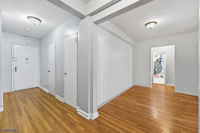 Building Photo - 2520 John F. Kennedy Blvd