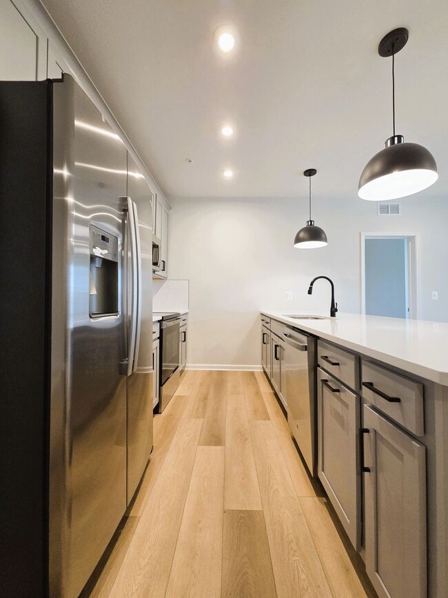 Building Photo - Newer ground level condo in Coalfield Station located in highly desireable Midlothian.