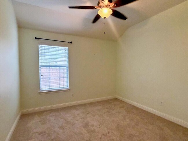 Building Photo - 718 Ann Taylor Dr