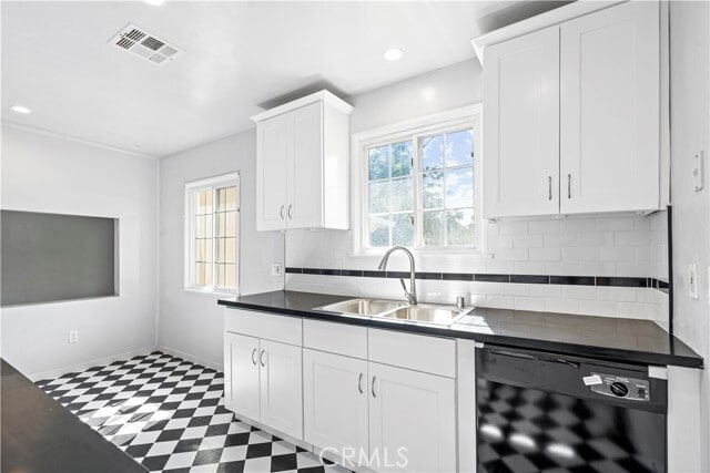 Building Photo - 7721 Oakdale Ave