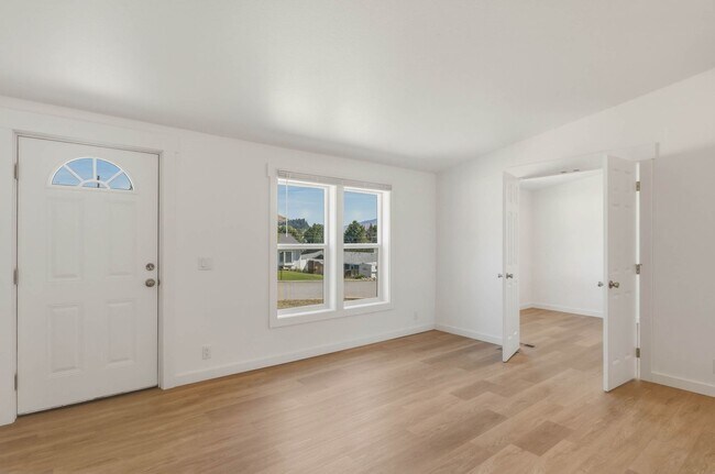 Building Photo - 3 Bedroom, 2 Bathroom Home