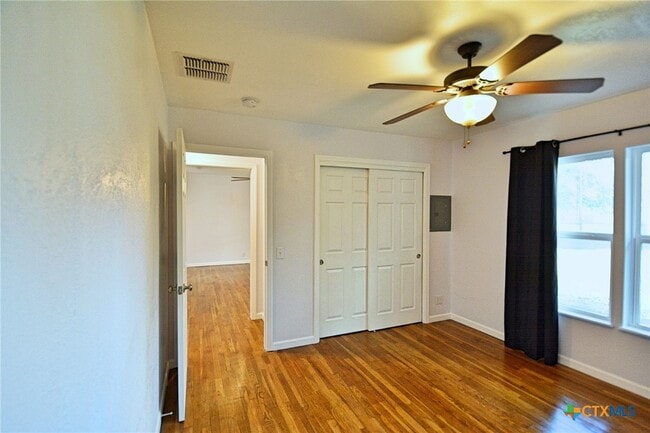 Building Photo - 571 W Merriweather St
