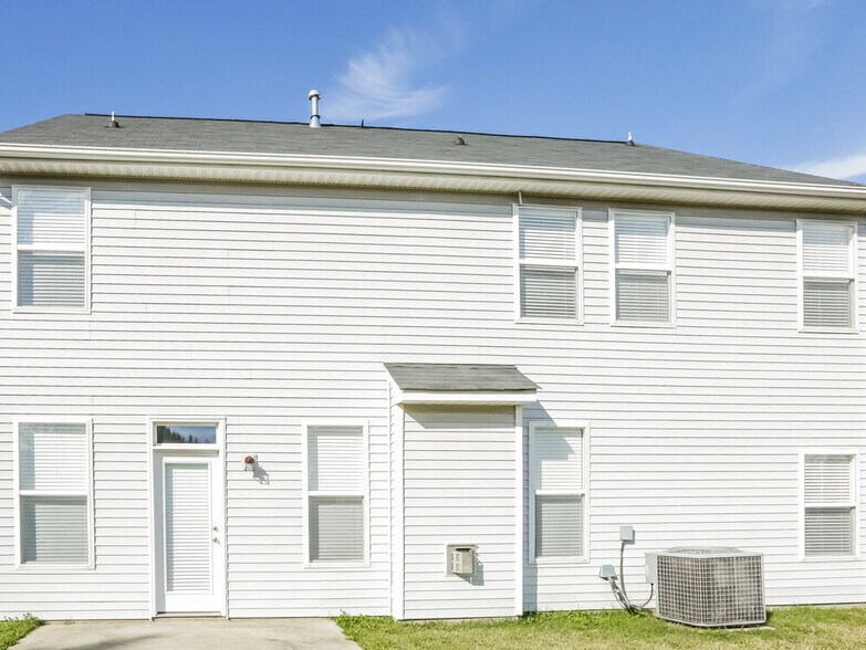 Building Photo - 6908 Sequoia Hills Dr