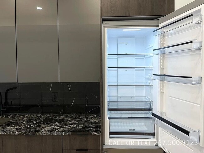 Building Photo - 1306 N Front St