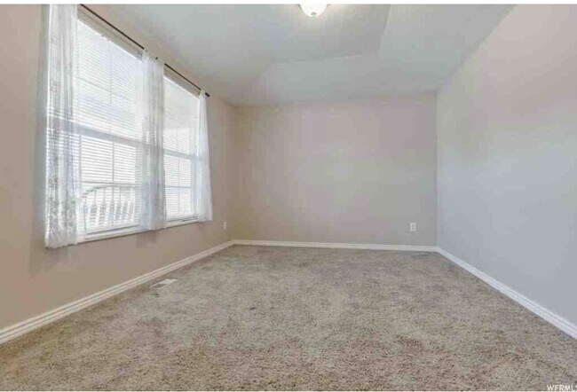 Building Photo - 2406 E 1170 S