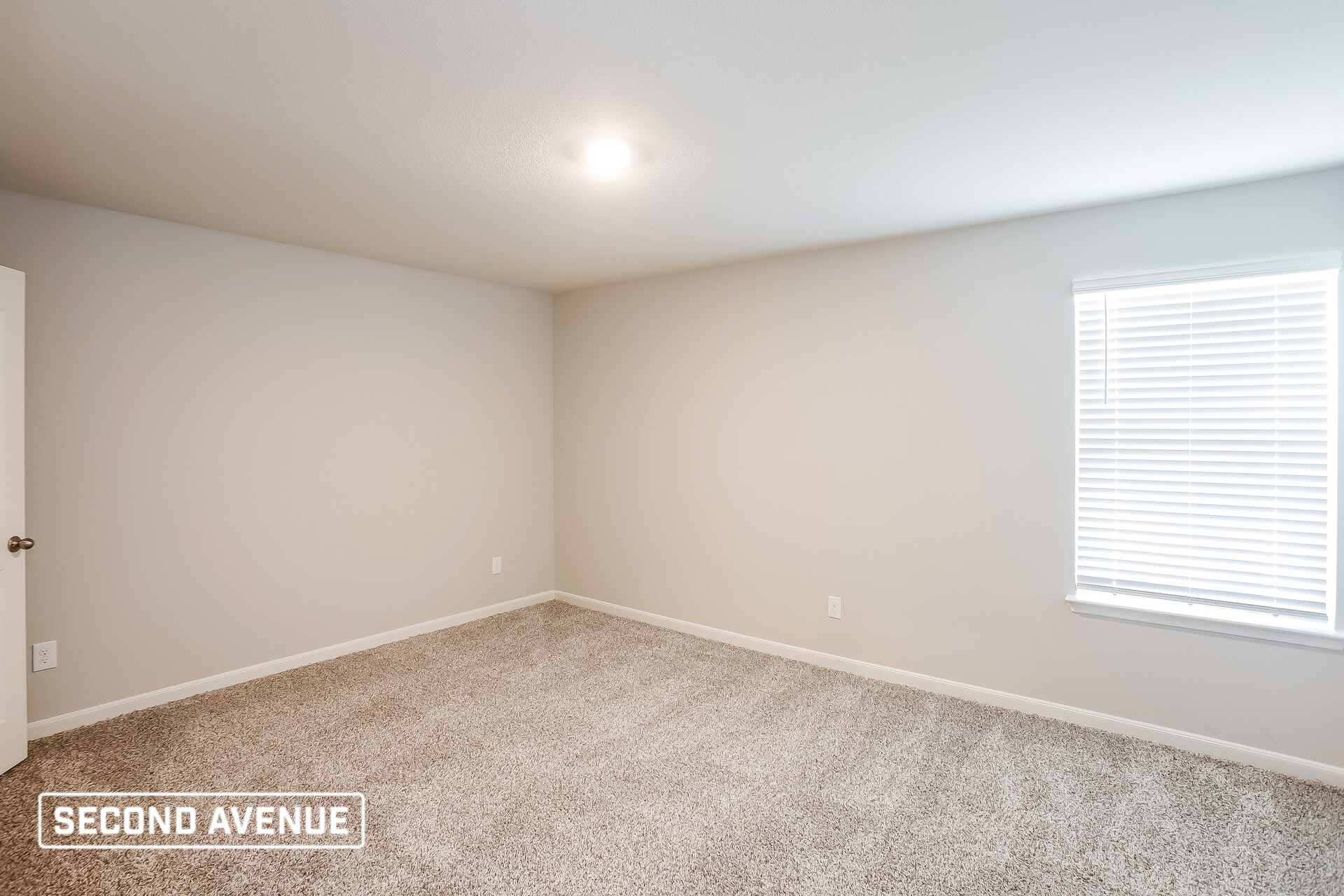 Building Photo - 2100 Jeanine Dr