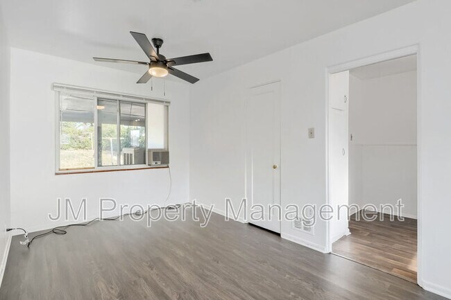 Building Photo - 1211 S Shoshone St