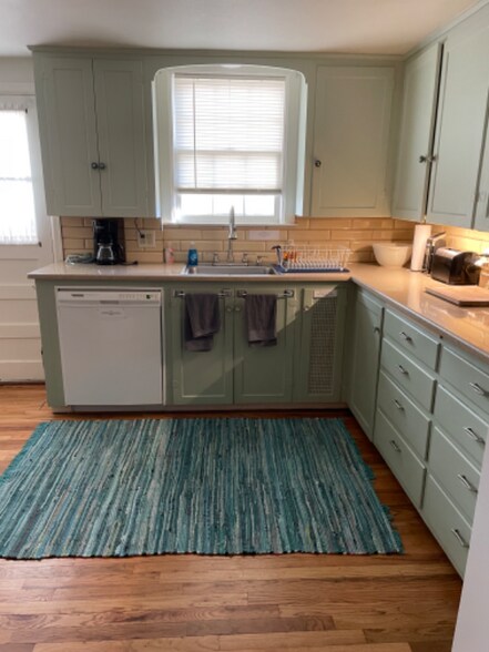 Building Photo - 2221 Seymour Ave