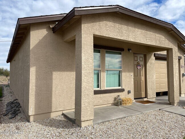 Building Photo - 476 Reizen Dr