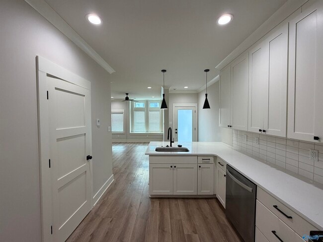 Building Photo - 14 Walnut St NE