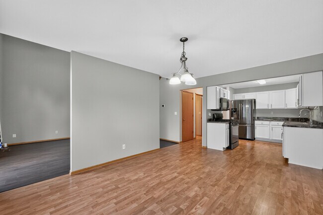 Building Photo - 1110 Rose Dr
