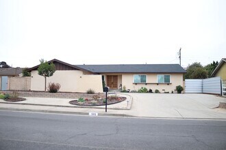 Building Photo - 586 Poppy Ln