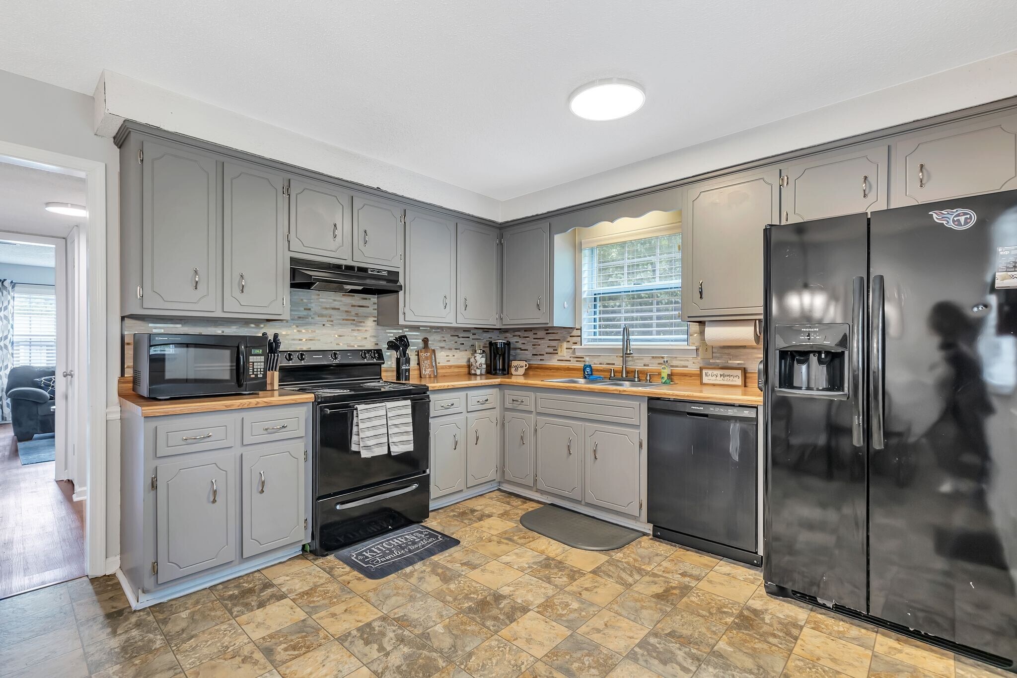 Building Photo - 611 Doane Dr