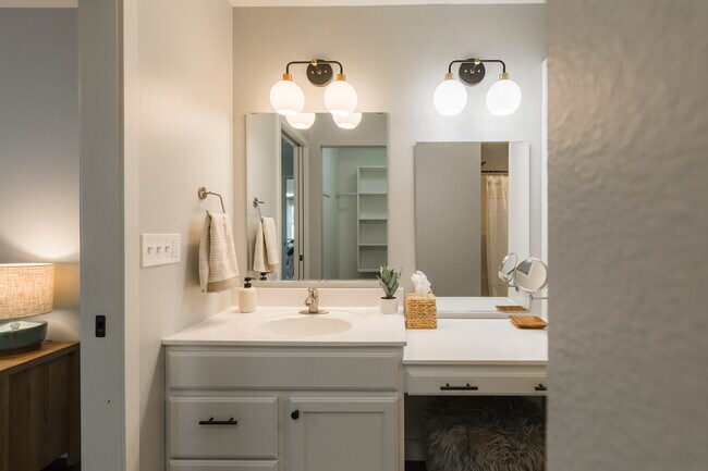 Building Photo - 3062 Barrington Pl