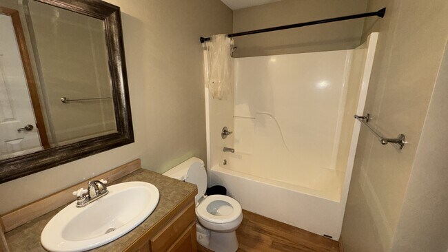 Building Photo - 3003 Oliver St