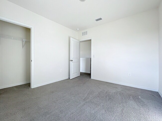 Building Photo - 12744 Lateral Root Dr