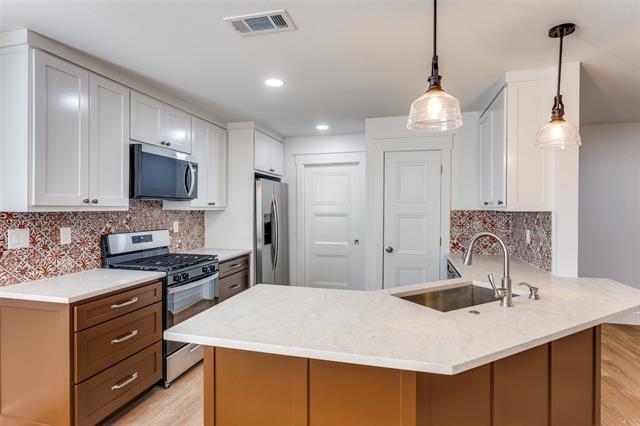 Building Photo - 3233 Sandage Ave