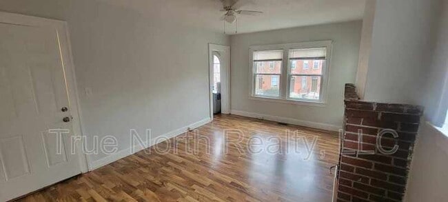 Building Photo - 1683 1/2 Oak Street