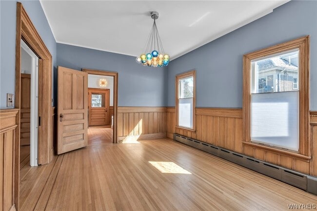 Building Photo - 887 W Ferry St