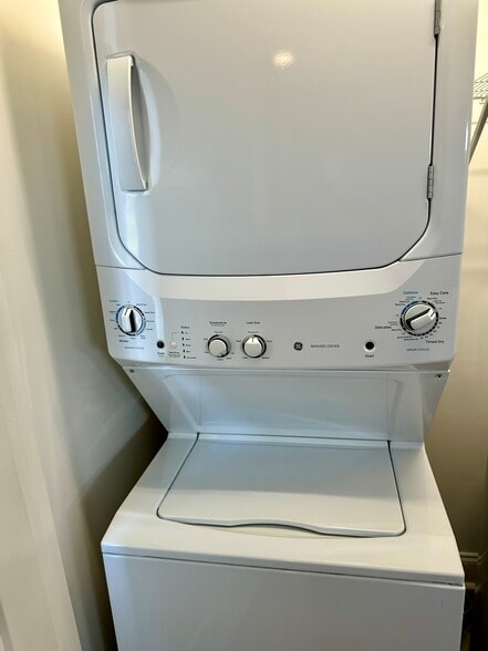 In unit washer/dryer - 2312-A Belle Ave NE