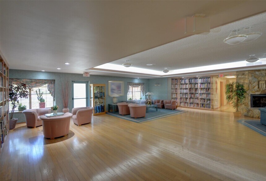 Building Photo - 2660 Carambola Cir N