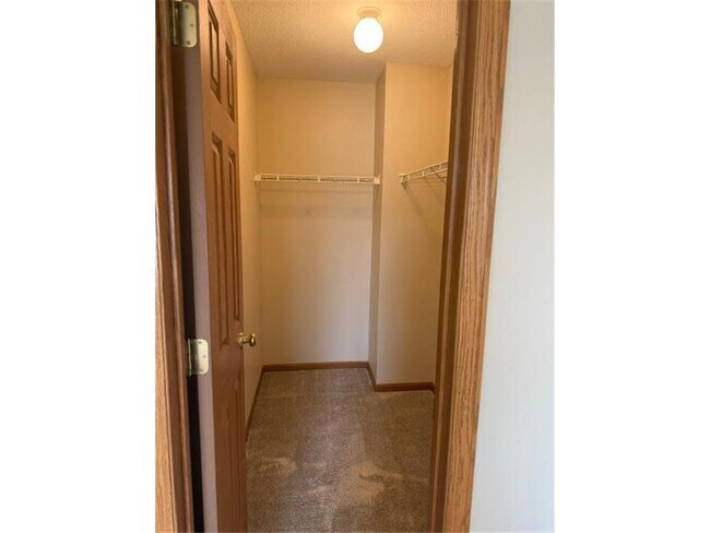 Building Photo - 6886 Meadow Grass Ln S