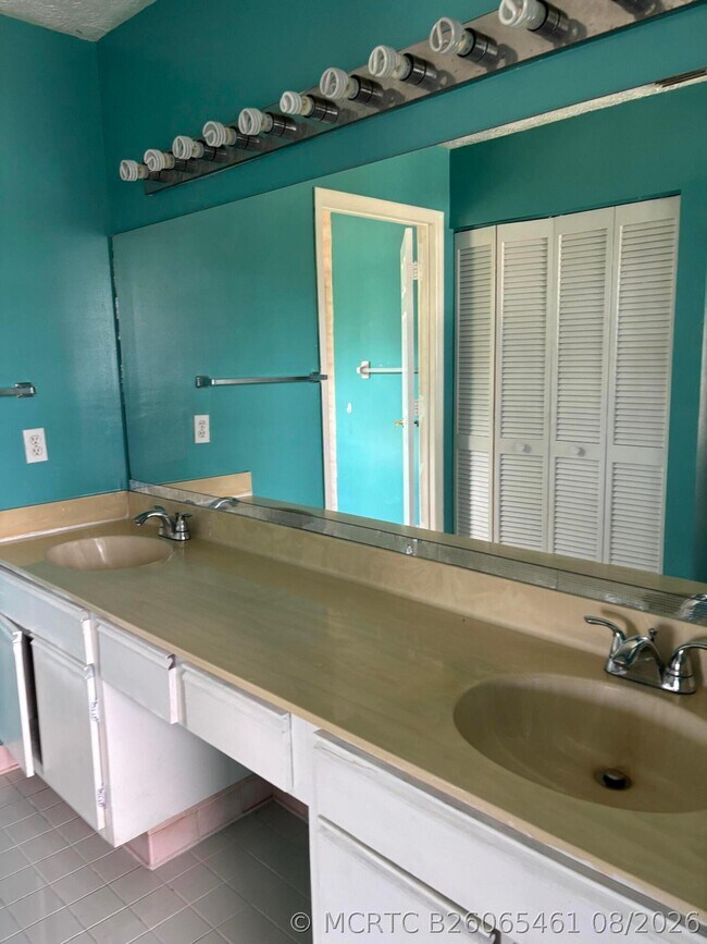 Building Photo - 3710 Promenade Way