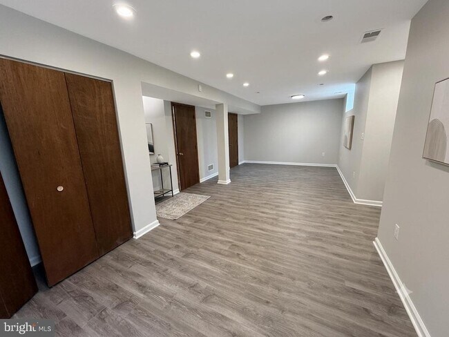 Building Photo - 9984 Shoshone Way