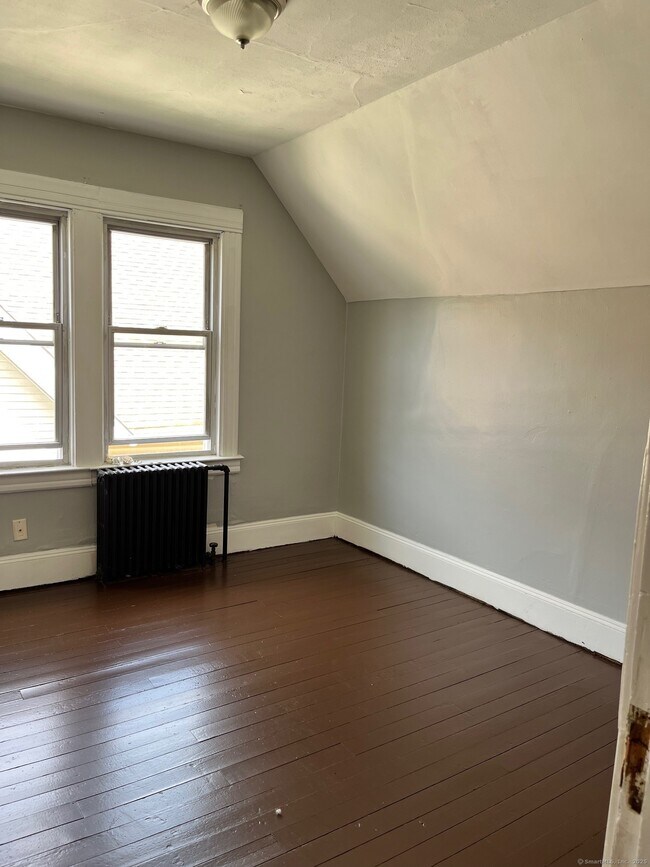 Building Photo - 67 Sisson Ave