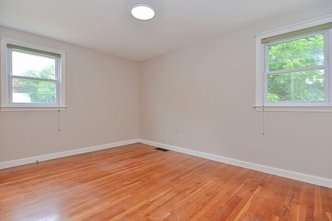Building Photo - 4 Edgemont Ave