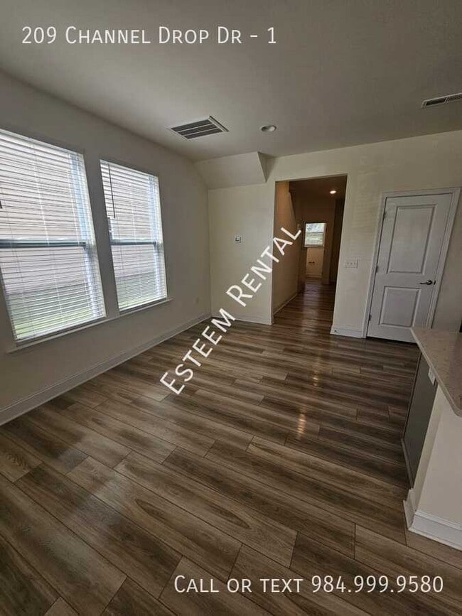 Building Photo - 209 Channel Drop Dr
