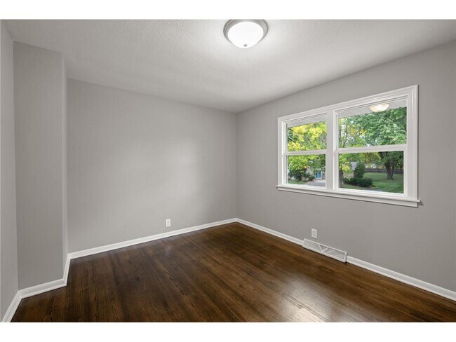 Building Photo - 4901 Larkspur Ln