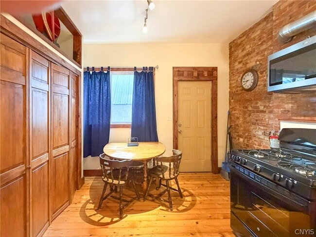 Building Photo - 1015 White Pl