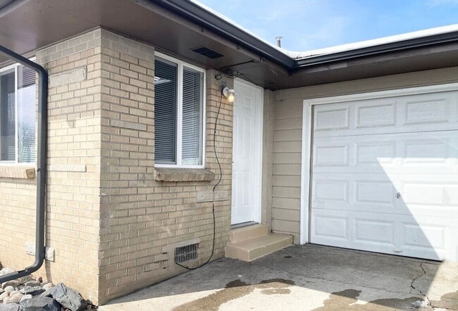 Building Photo - Charming 3BR in Westminster