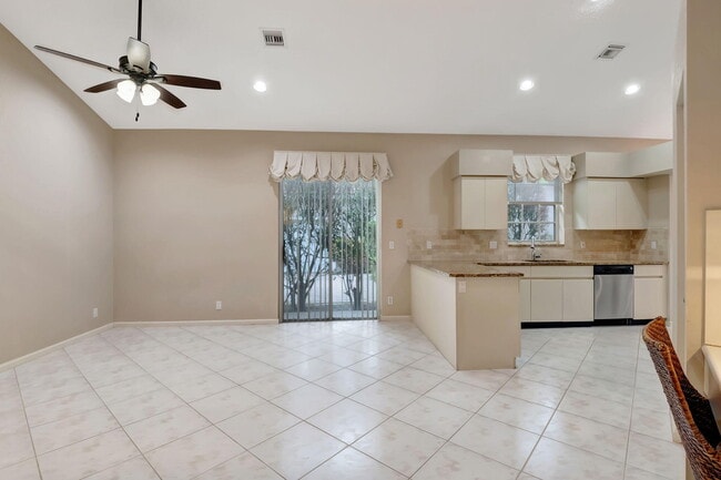 Building Photo - 11081 Springbrook Cir