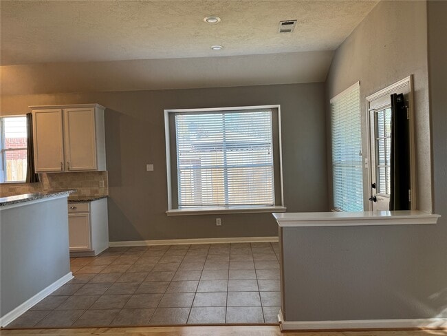 Building Photo - 18223 Water Mill Dr