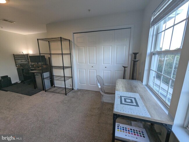 Building Photo - 2922 Huntington Grove Square