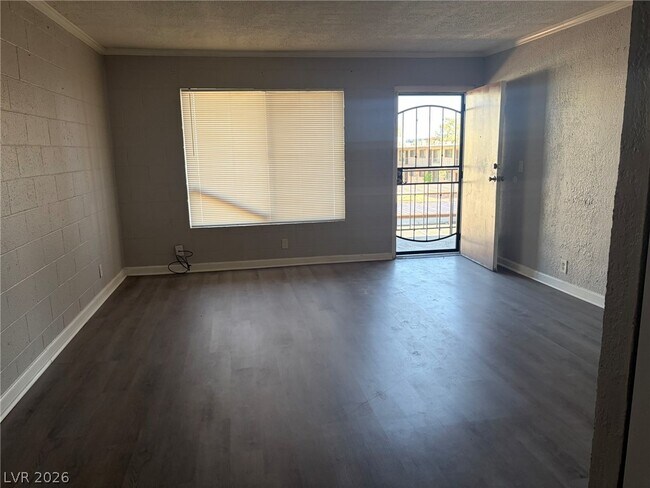 Building Photo - 555 S Royal Crest Cir