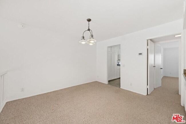 Building Photo - 1646 Palisades Dr