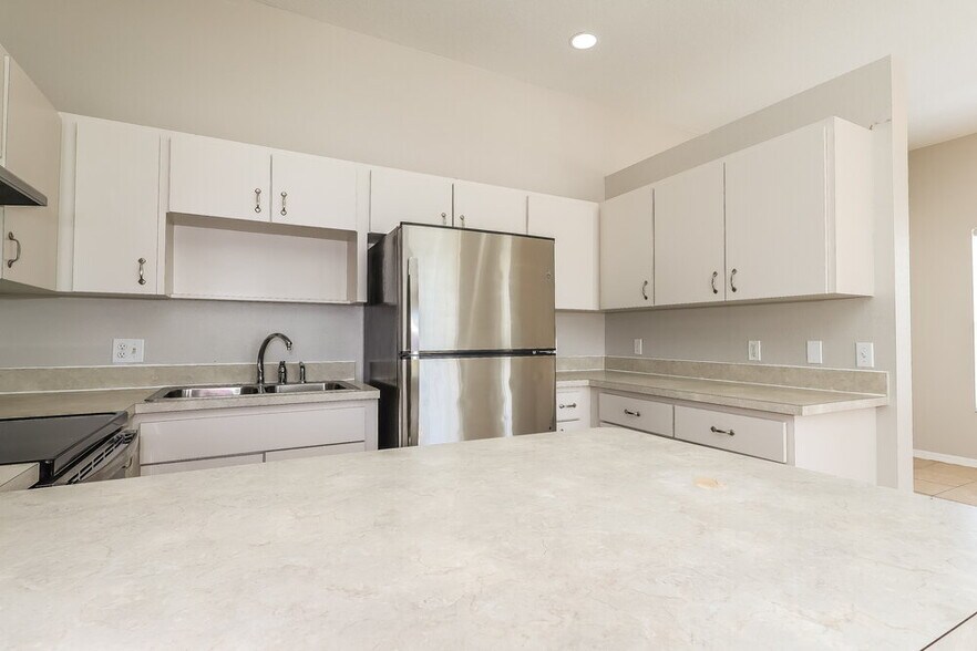 Building Photo - 504 N 7th St