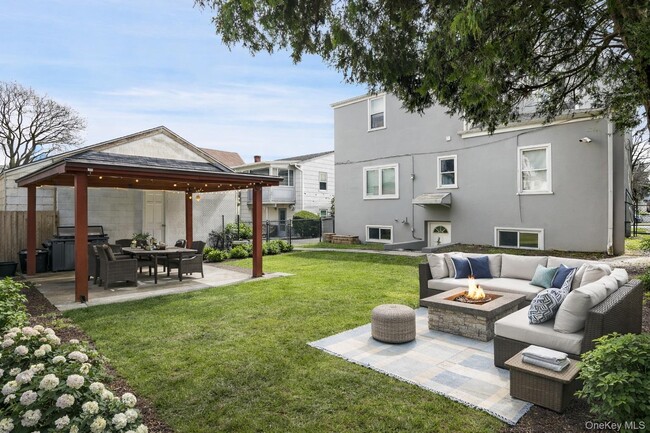 Building Photo - 321 Olivia St