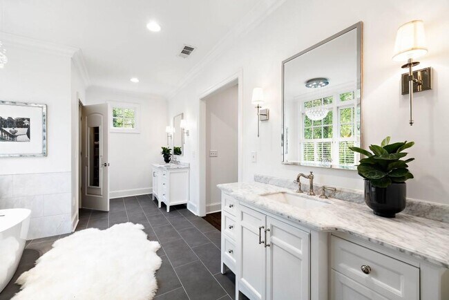 Building Photo - 1737 Barnesdale Way NE