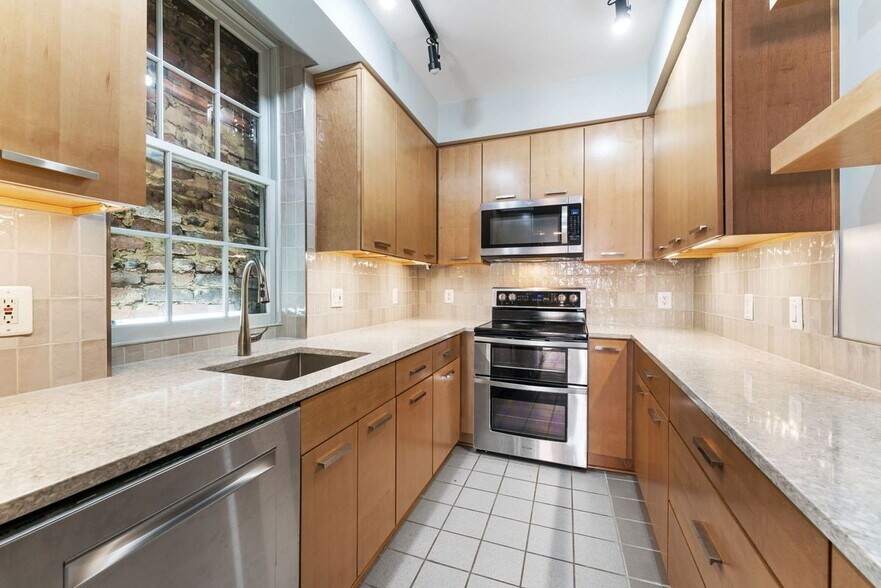 Building Photo - 28 E Patrick St