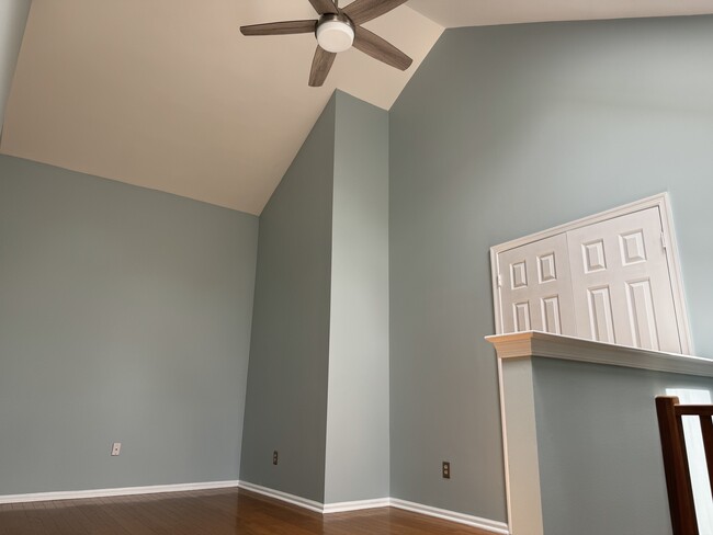 Building Photo - 1303 Golden Pl