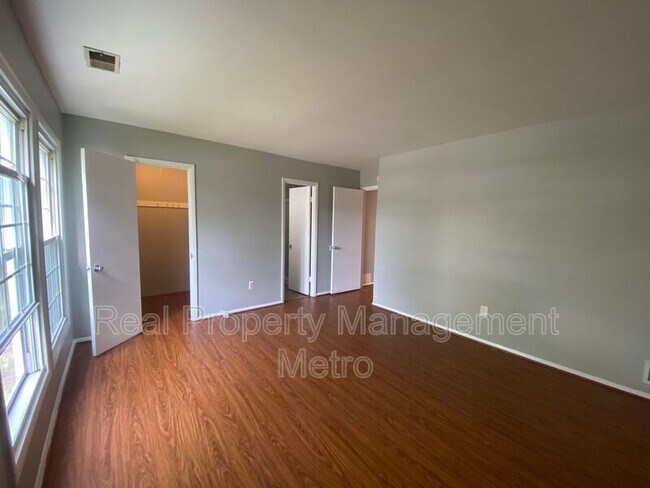 Building Photo - 1902 Stone Hearth Ct
