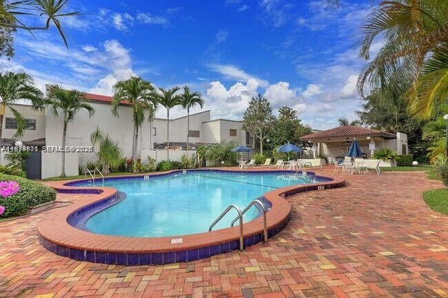 Building Photo - 4702 SW 67th Ave