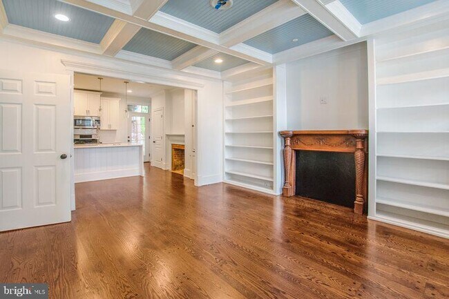 Building Photo - 8 N New St