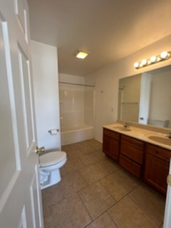 Building Photo - 16318 Holy Cross Ln