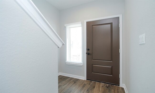 Building Photo - 14010 Longstreet Rd