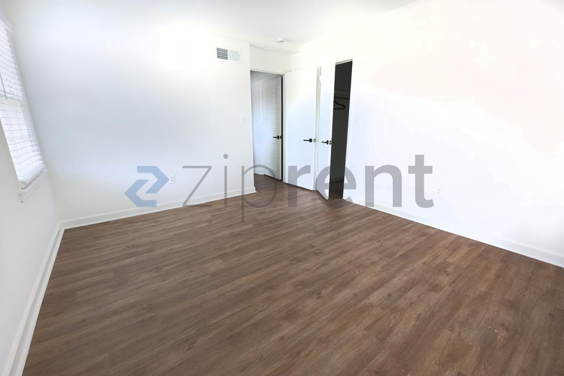 Building Photo - Unit 1